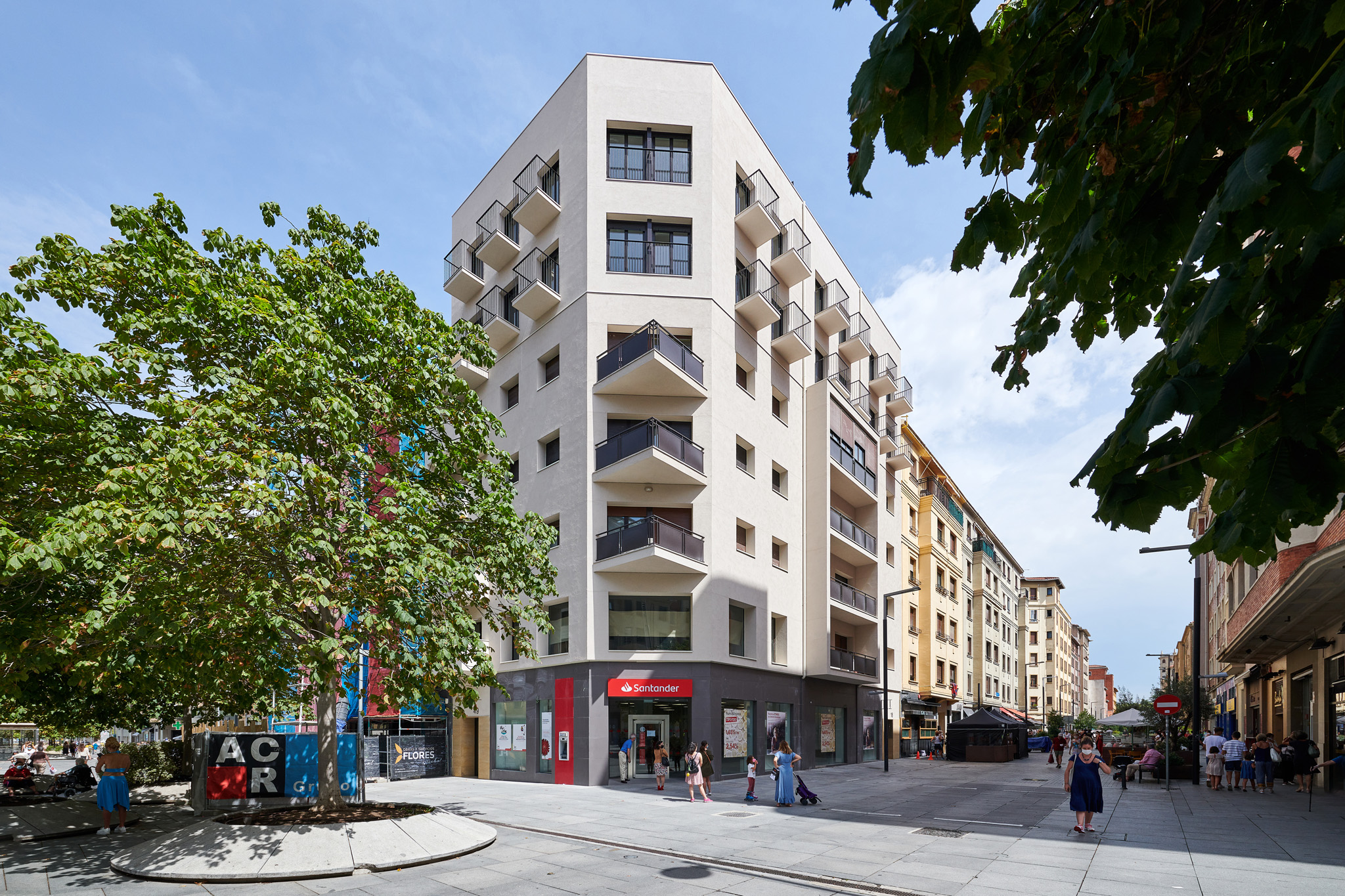 ACR amplía por la azotea un edificio de viviendas en el centro Pamplona con un sistema industrializado